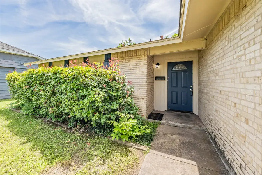 313 Hawthorne Lane, Grand Prairie, TX 75052 - #2