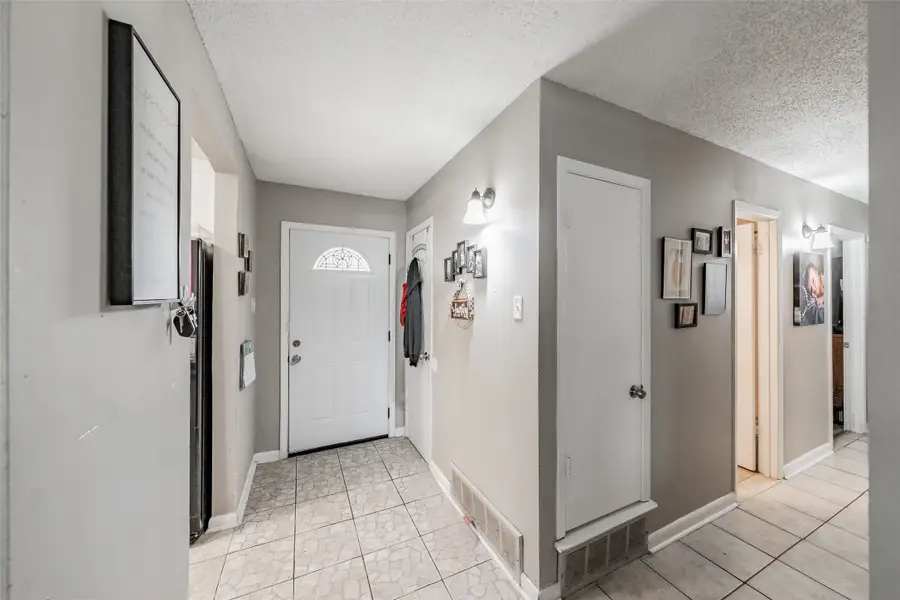 313 Hawthorne Lane, Grand Prairie, TX 75052 - #3
