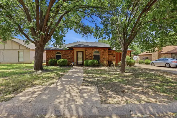 4214 Windhurst Drive, Arlington, TX 76015
