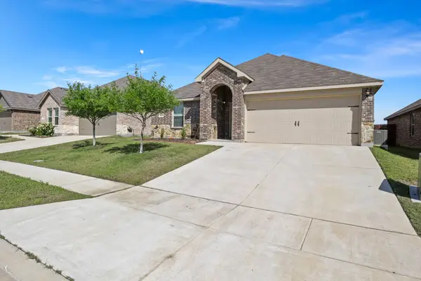 1206 Grand View Drive, Ennis, TX 75119