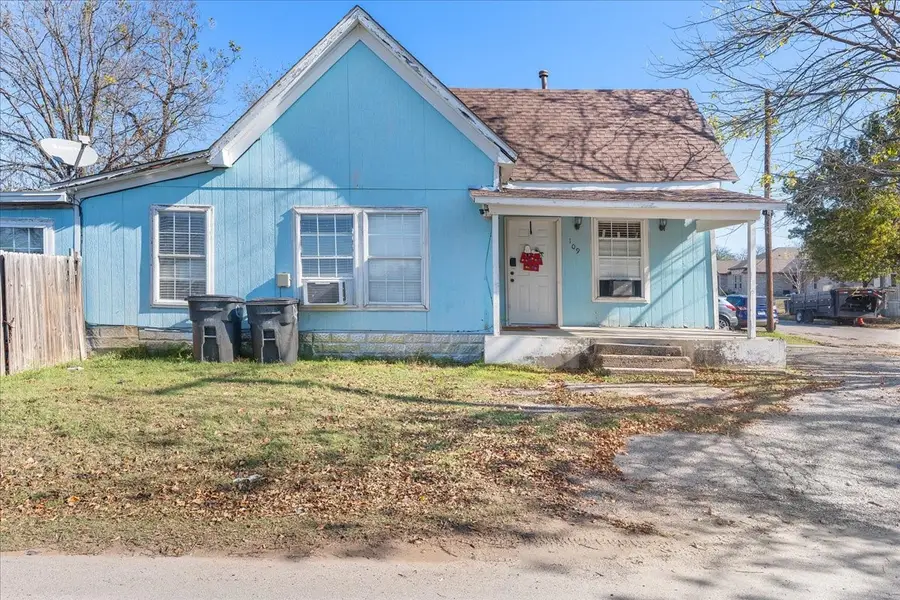 109 N Kouns Street, Cleburne, TX 76031 - #2