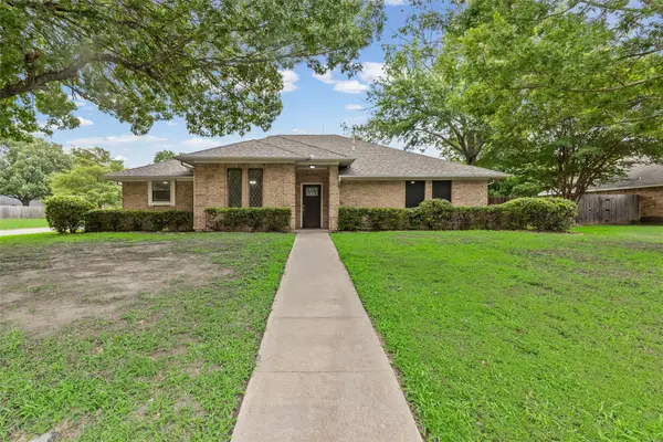 10501 Oak Creek Drive, Greenville, TX 75402