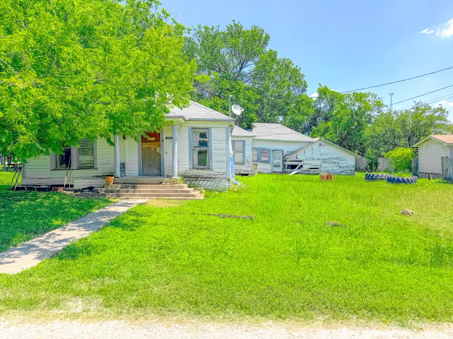 305 N 3rd Street, Coolidge, TX 76693 - #2