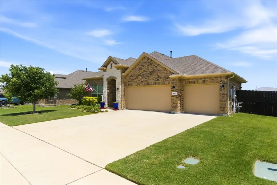 3212 Camden Creek Road, Krum, TX 76249 - #2