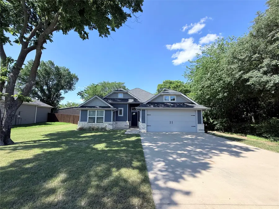 718 E Walcott Street, Pilot Point, TX 76258 - #2