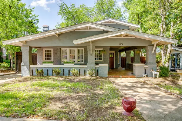 2208 Mistletoe Avenue, Fort Worth, TX 76110