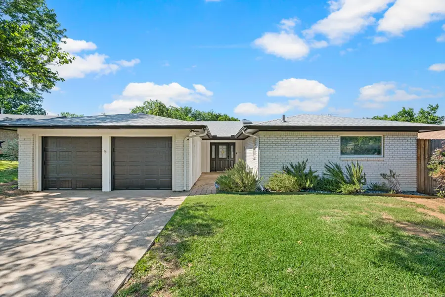 652 Oak Drive, Hurst, TX 76053 - #2