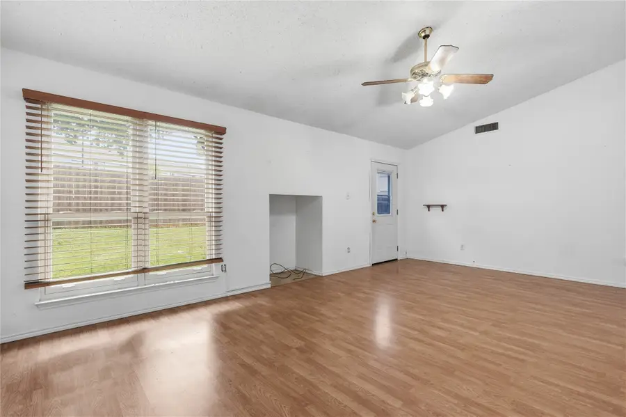 6228 Fernwood Drive, Arlington, TX 76001 - #2