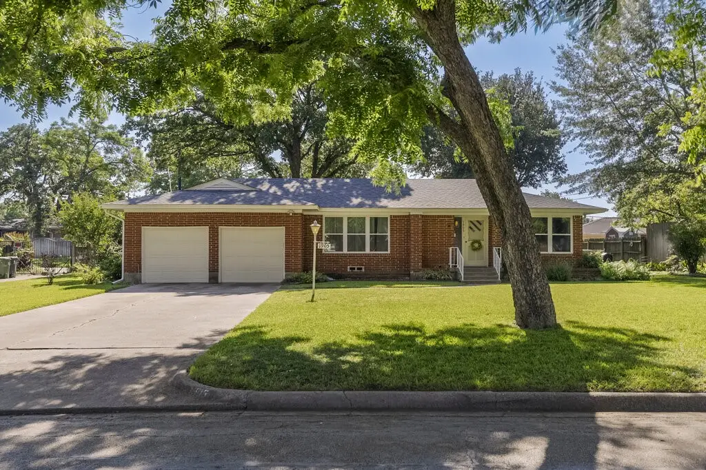 1905 Thomas Place, Arlington, TX 76010 - #1