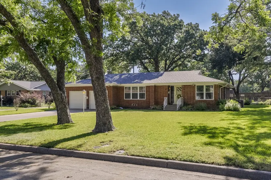 1905 Thomas Place, Arlington, TX 76010 - #2
