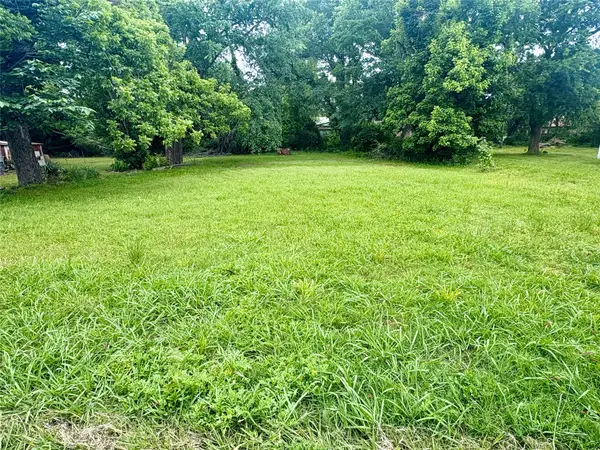 704 E 8th Street, Bonham, TX 75418