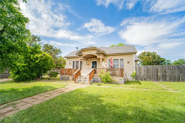 1404 W Walker Street, Breckenridge, TX 76424