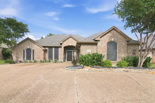 8304 Red Rose Trail, North Richland Hills, TX 76182