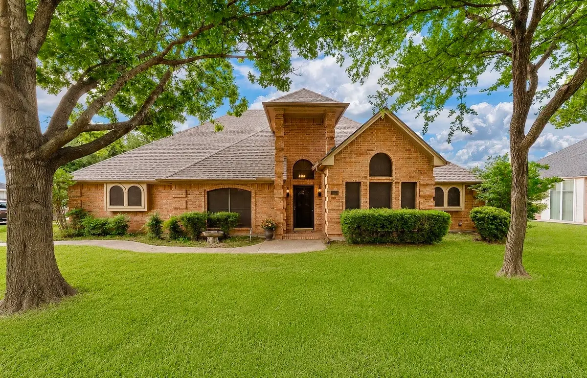413 Lincoln Oaks Drive, Burleson, TX 76028 - #1