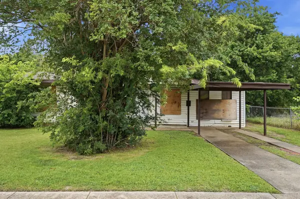 3408 S Hughes Avenue, Fort Worth, TX 76119