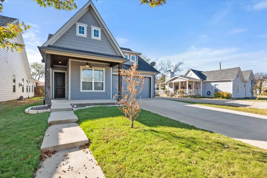 209 W Dallas Street, Mansfield, TX 76063 - #2