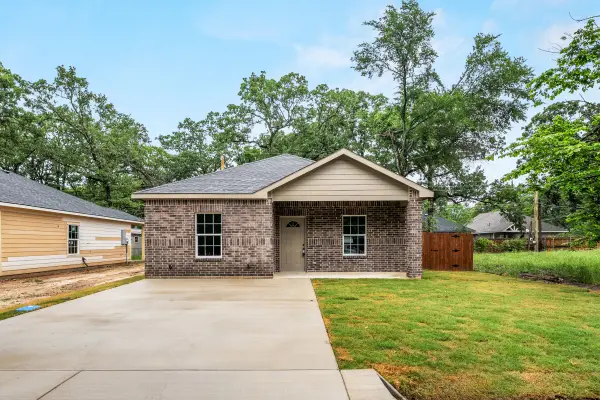 106 Navajo Drive, Mabank, TX 75156