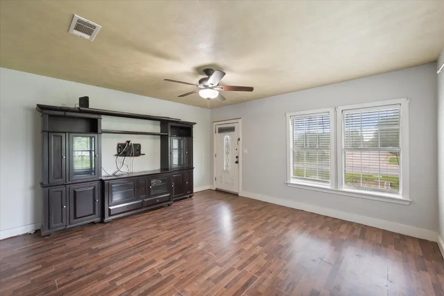 2001 N Beaton Street, Corsicana, TX 75110 - #2