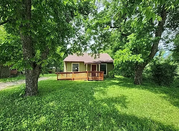 218 S Buffalo Avenue, Cleburne, TX 76033