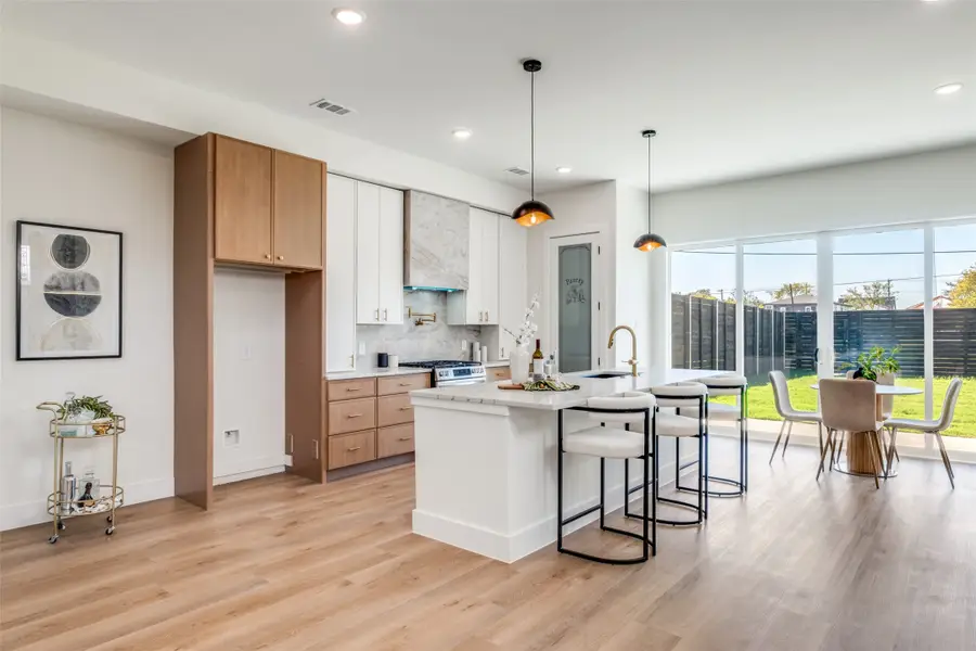 2424 Jeffries Street, Dallas, TX 75215 - #2
