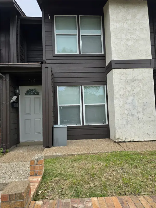 240 Rolling Hills Place, Lancaster, TX 75146