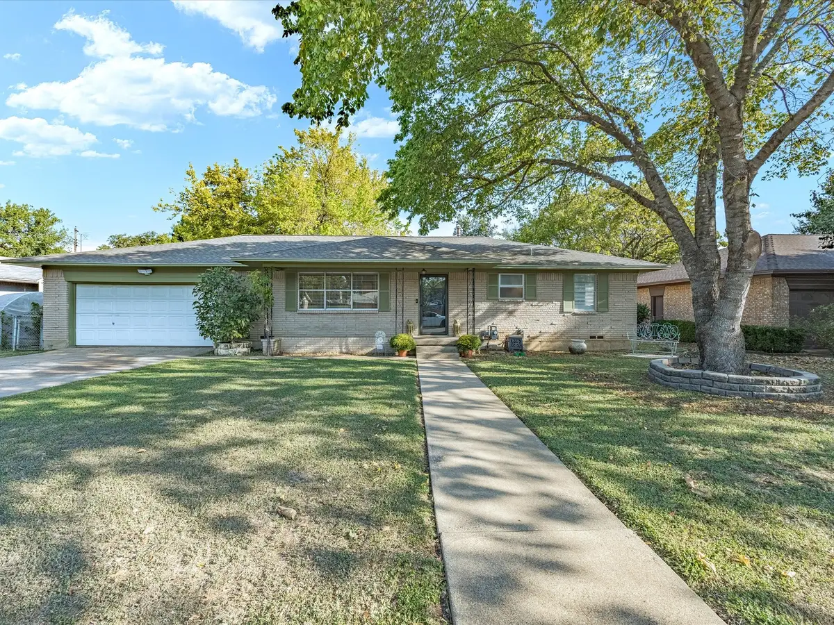 209 W Avenue K, Midlothian, TX 76065 - #1