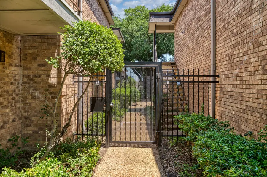 10252 Regal Oaks Drive #B, Dallas, TX 75230 - #2