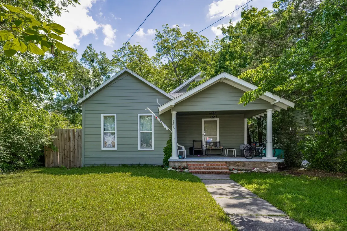 725 S Walnut Street, Sherman, TX 75090 - #1