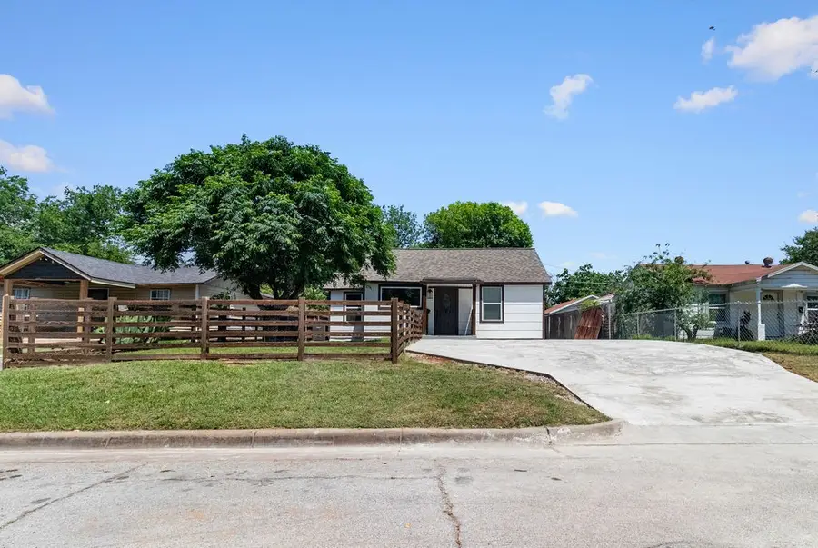 3939 E 4th Street, Fort Worth, TX 76111 - #2