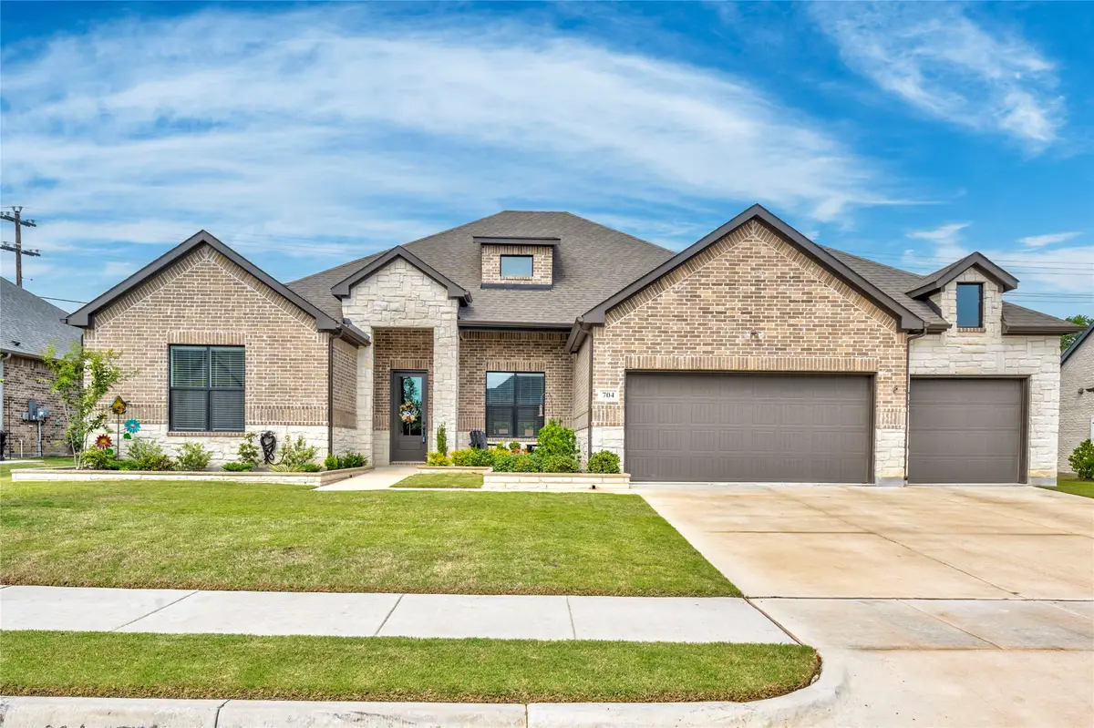 704 Abbey Road, Van Alstyne, TX 75495 - #1