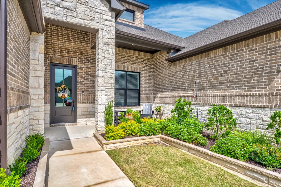 704 Abbey Road, Van Alstyne, TX 75495 - #2