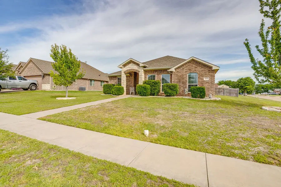 811 Carmen Ana Avenue, Grandview, TX 76050 - #2