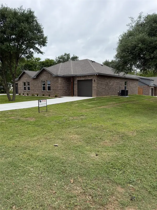 106 Woodard Avenue, Cleburne, TX 76033