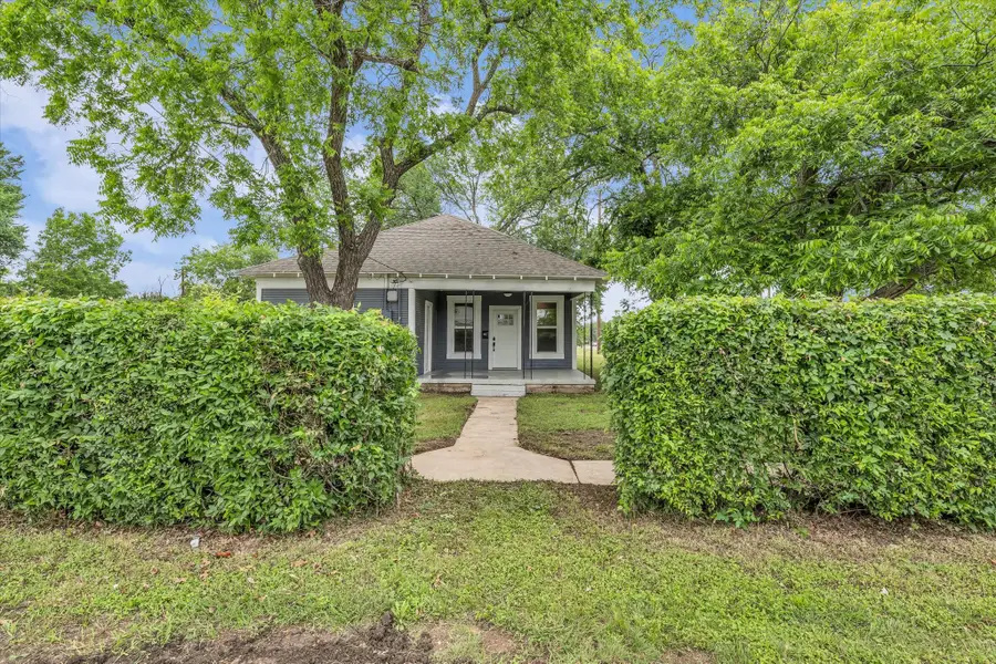 620 Washington Street, McGregor, TX 76657 - #2