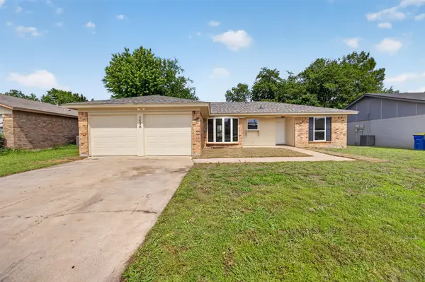 7528 Meadowlark Lane N, Watauga, TX 76148