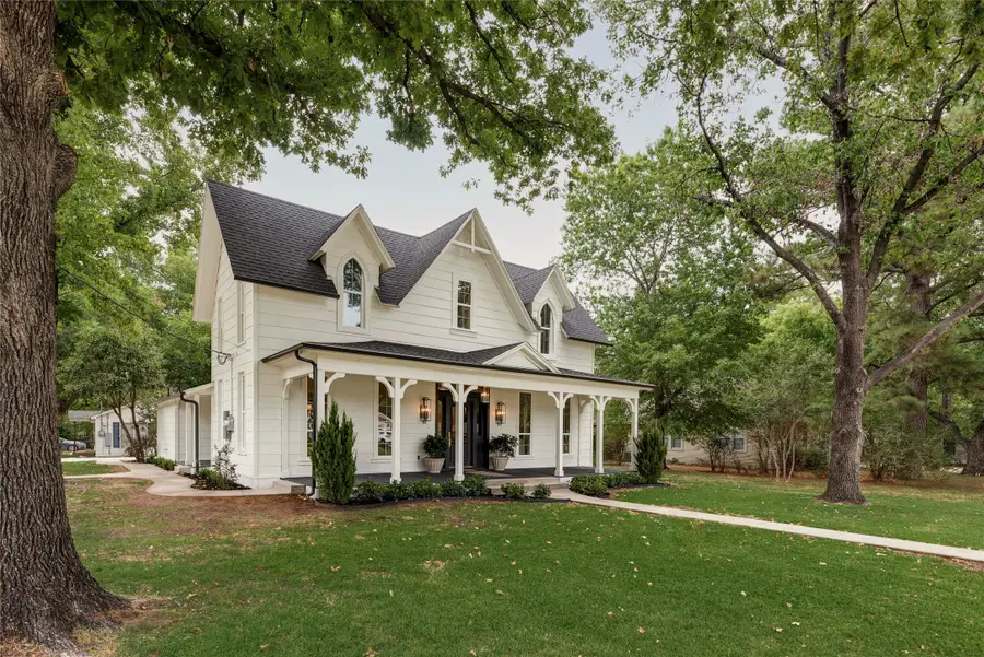 300 E Division Street, Pilot Point, TX 76258 - #2