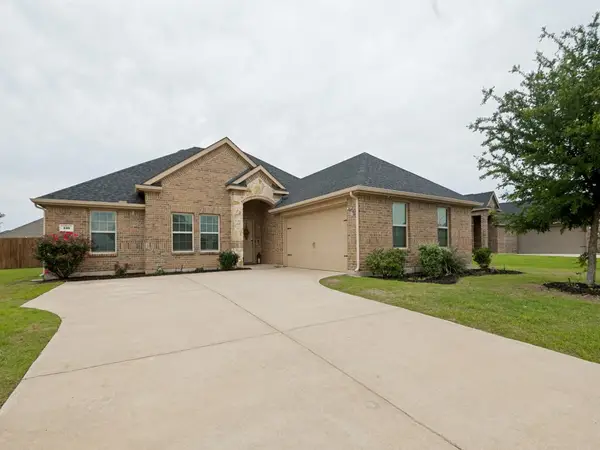 510 Woodhaven Drive, Waxahachie, TX 75165