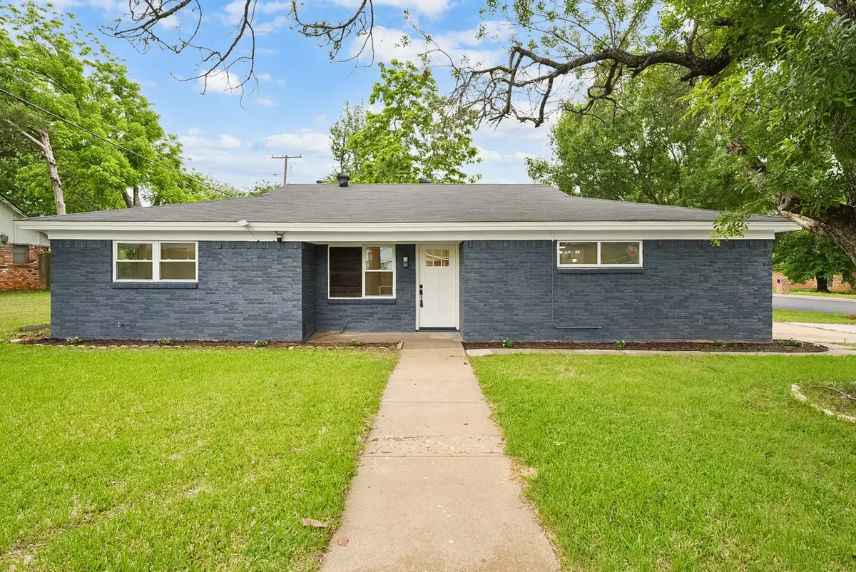 861 Woodcrest Drive, Hurst, TX 76053 - #1