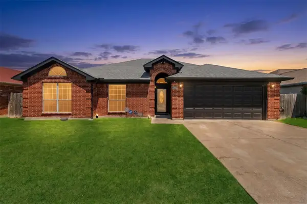 2106 Hickory Wood Trail, Arlington, TX 76018