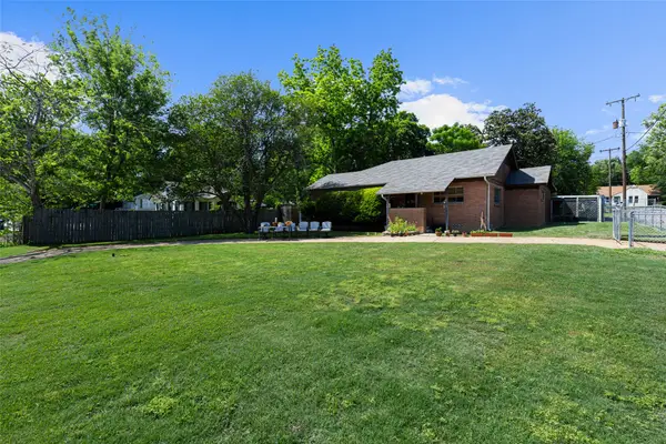 500 W Marshall Avenue, Gladewater, TX 75647