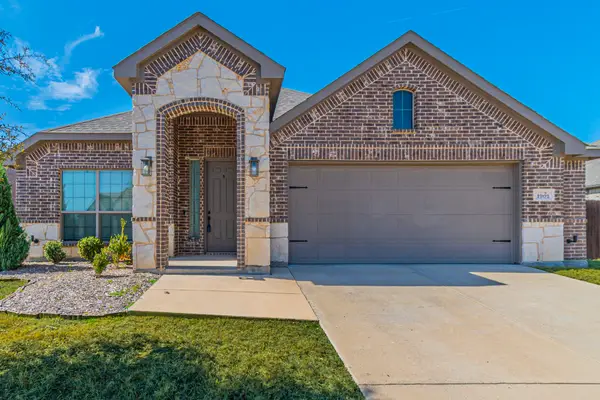 1901 Maplewood Drive, Glenn Heights, TX 75154
