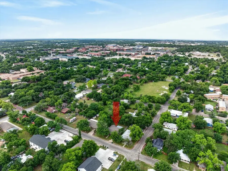 988 N Clinton Street, Stephenville, TX 76401 - #2