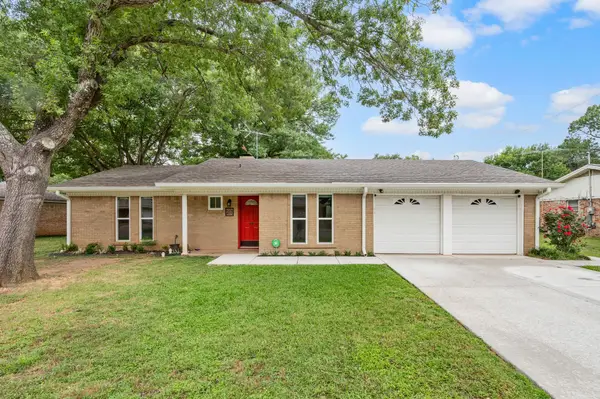 217 Glenn Drive, Hurst, TX 76053
