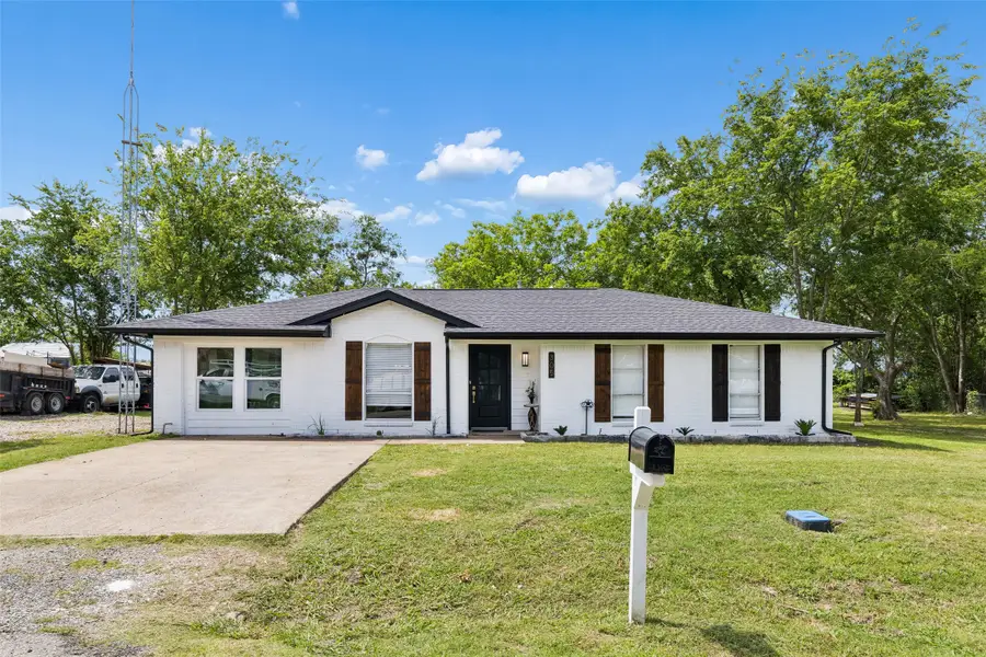 305 E Laura Avenue, Quinlan, TX 75474 - #2