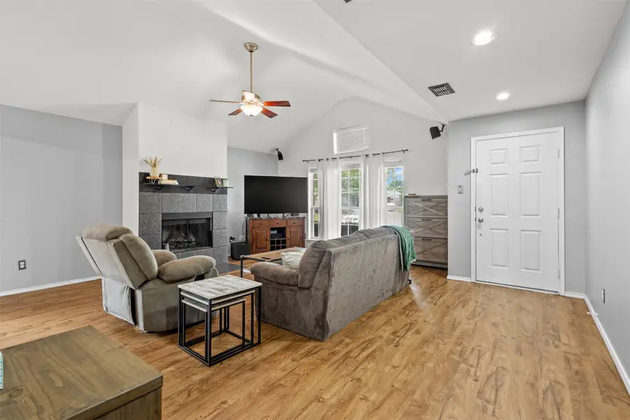 136 Goldeneye Lane, Fort Worth, TX 76120 - #2