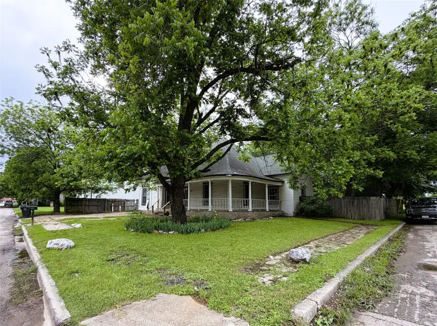 215 Heath Street, Cleburne, TX 76031 - #2