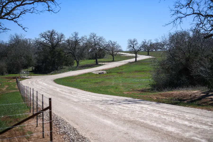 716 Main Loop Loop, Waelder, TX 78959 - #2