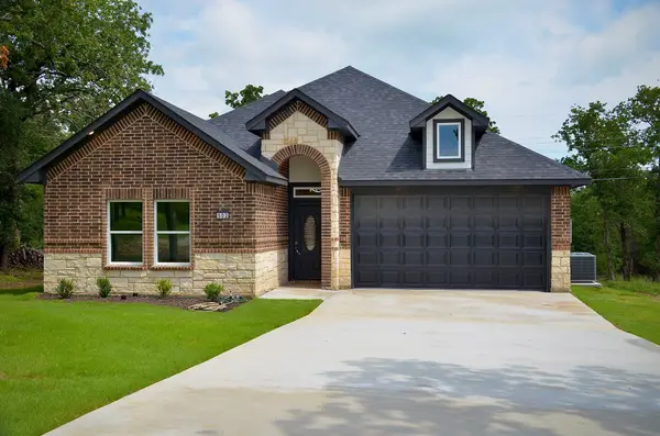 502 Palmetto Court, Runaway Bay, TX 76426