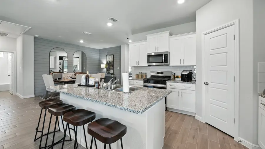 105 Tyler Street, Grandview, TX 76050 - #2