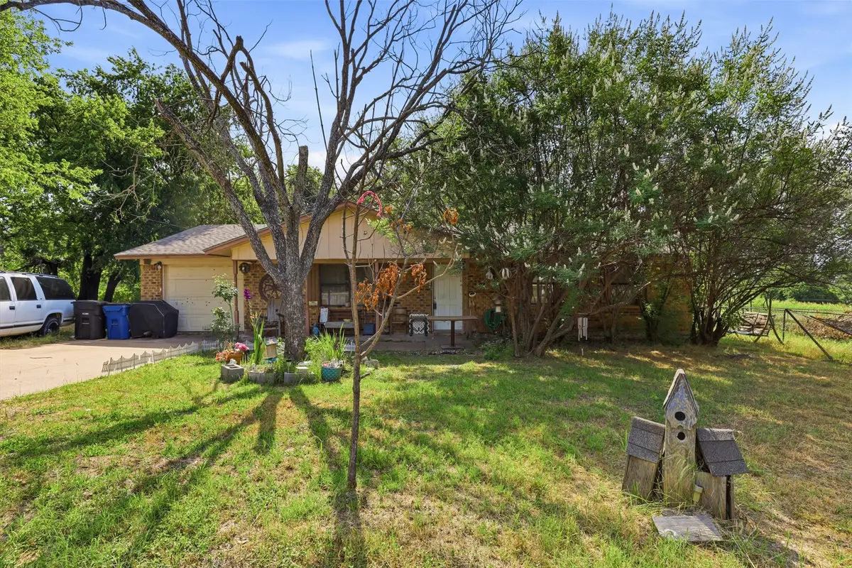 606 E Barton Street, Granbury, TX 76048 - #1